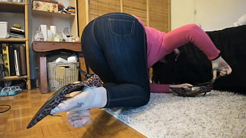 Nicoletta Completely Destroys A Pair Of High Heels Putting Her Big Ass In Front Of Your Face free video