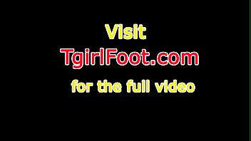 Barefoot Ebony Tranny Puts Lotion On Her Feet free video
