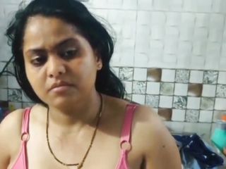 Kamwali Bai Ne Khana Banate Waqt Kitchen Mein Malik Se Chudai Karai free video